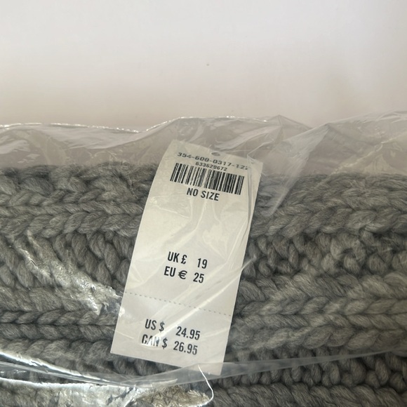 Hollister Gray Infinity Scarf NWT - Picture 2 of 6